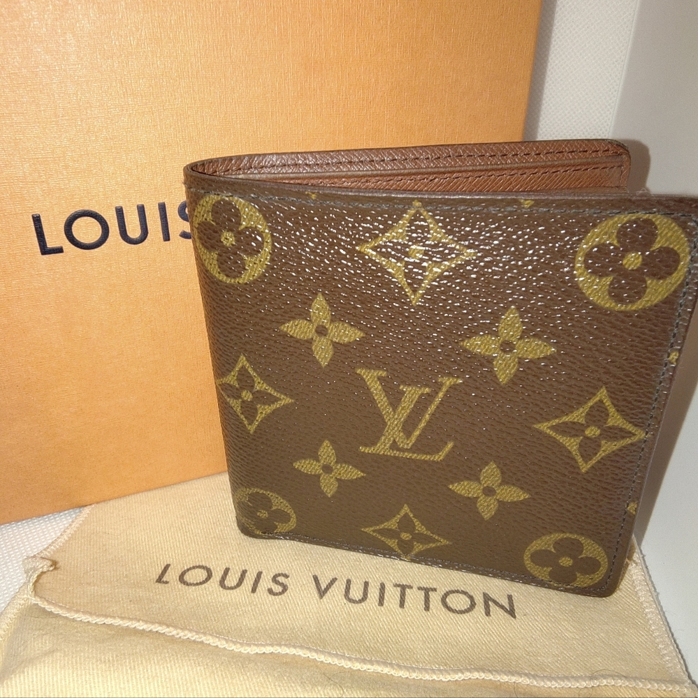 SALE!!! Louis Vuitton Monogram Men's Bifold Marco Wallet